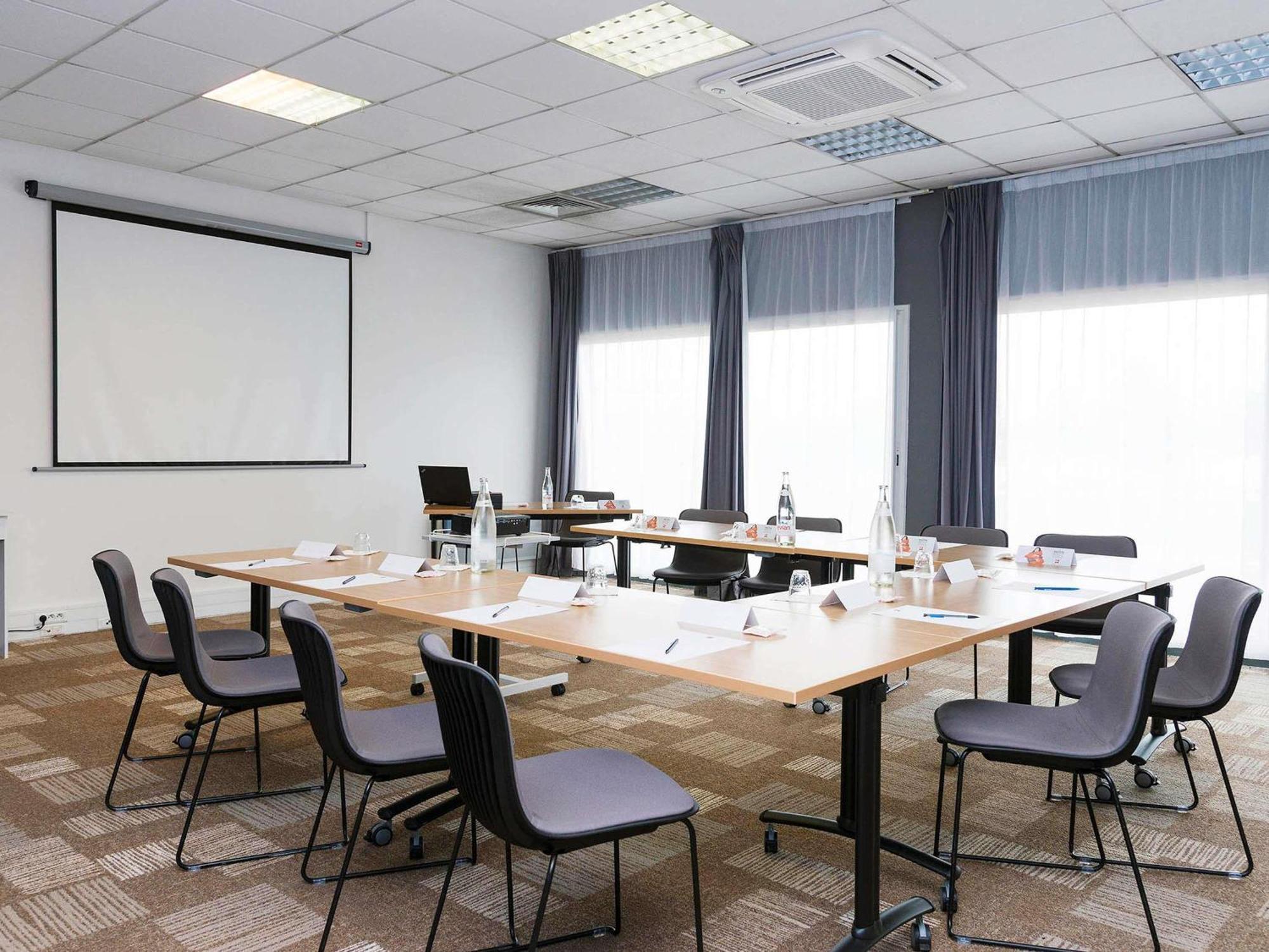 Ibis Laval Le Relais D'Armor Hotel Change  Exterior photo