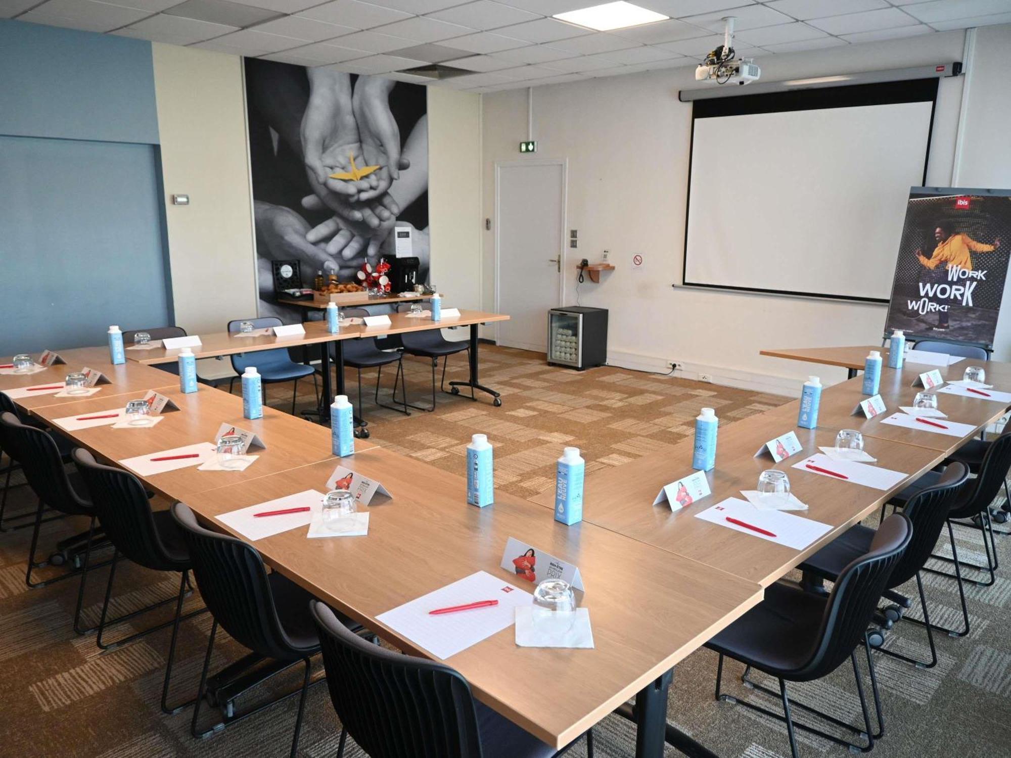 Ibis Laval Le Relais D'Armor Hotel Change  Exterior photo