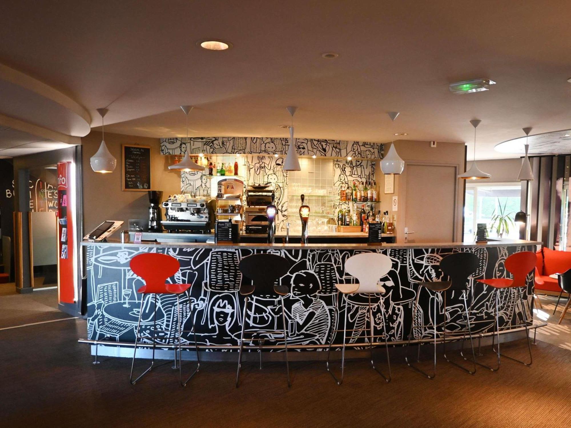 Ibis Laval Le Relais D'Armor Hotel Change  Exterior photo