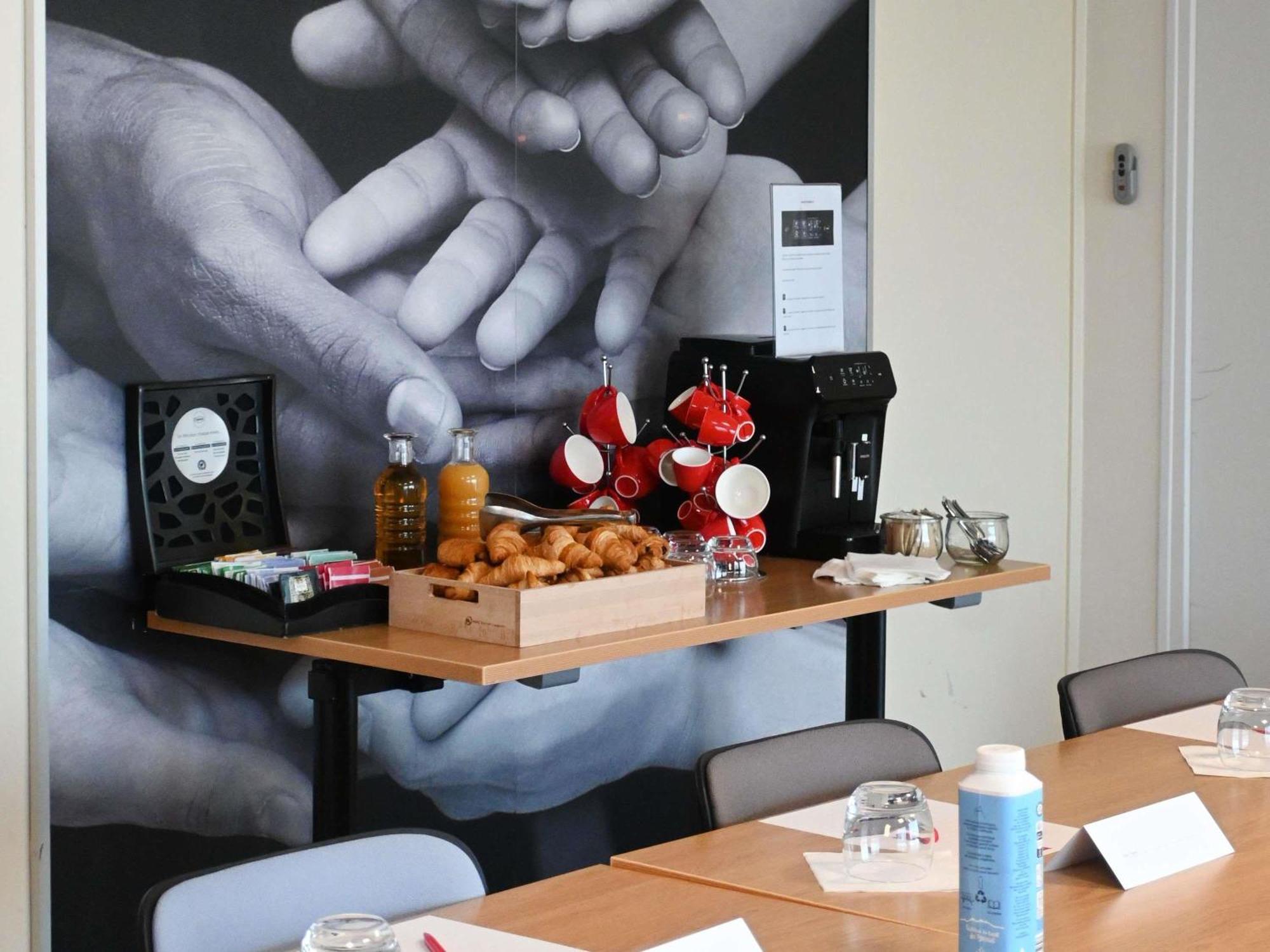 Ibis Laval Le Relais D'Armor Hotel Change  Exterior photo