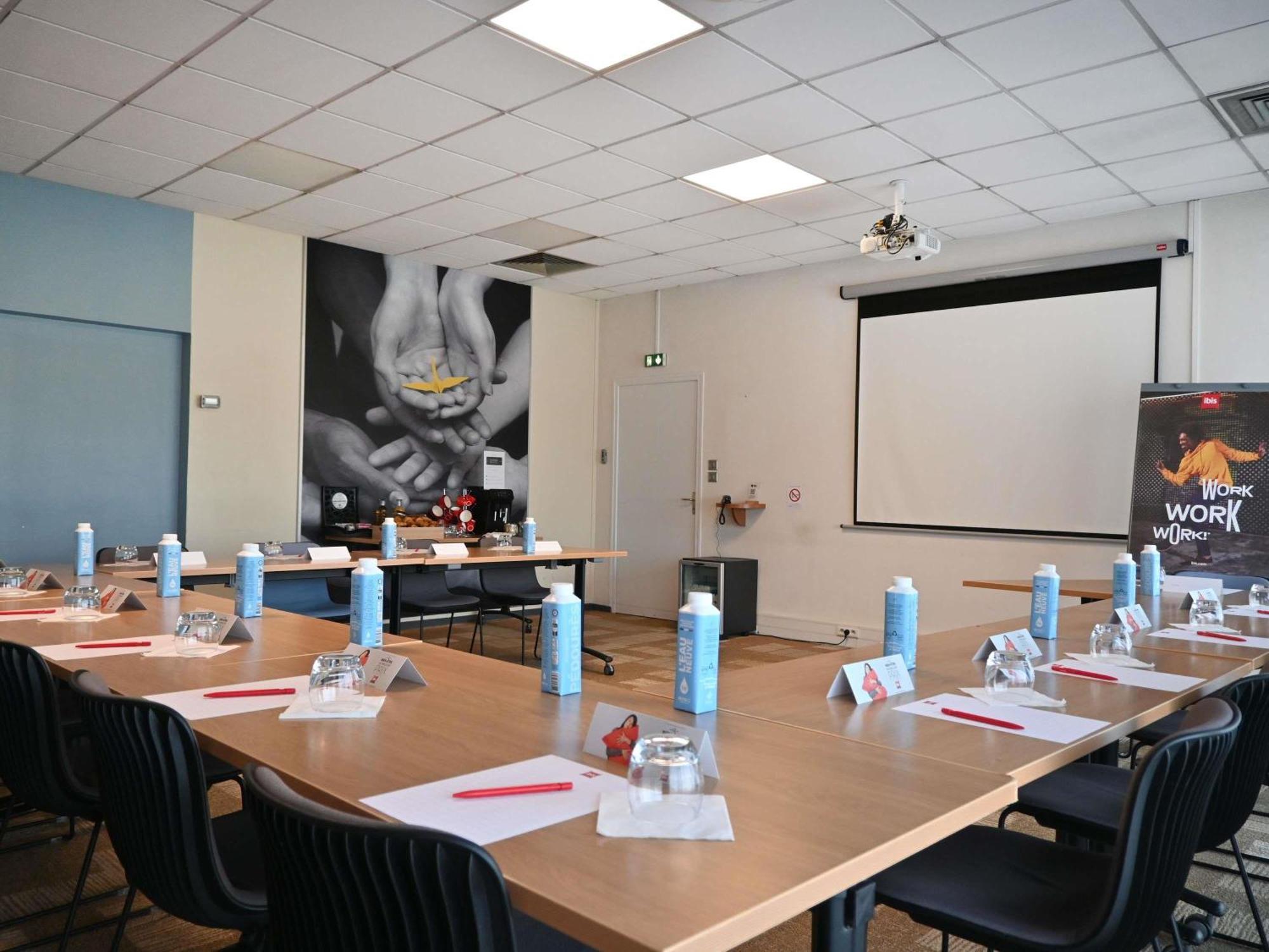 Ibis Laval Le Relais D'Armor Hotel Change  Exterior photo